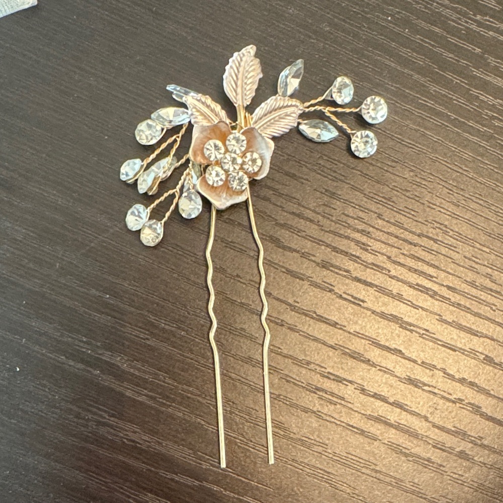 NEW Elegant Gold Hair Pin with Crystal Accents